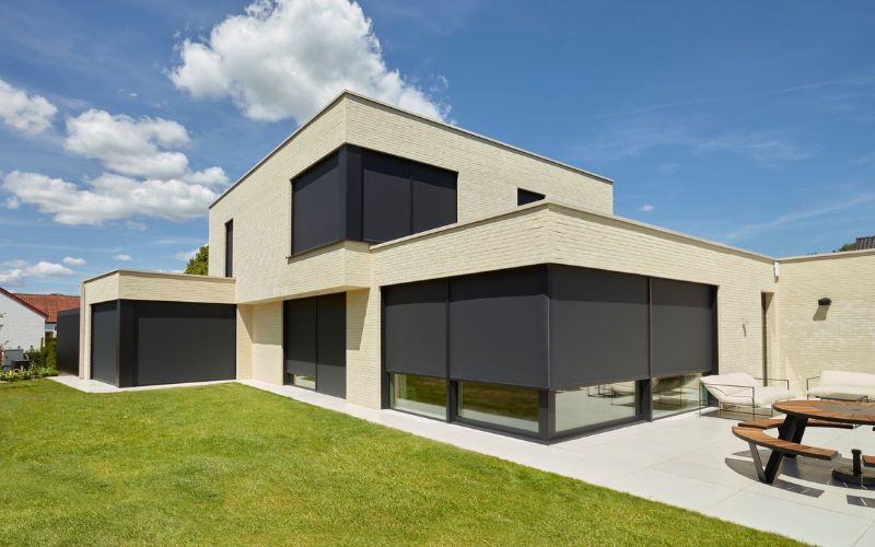 Panovista : Store d'angle sans coulisses - Batiweb