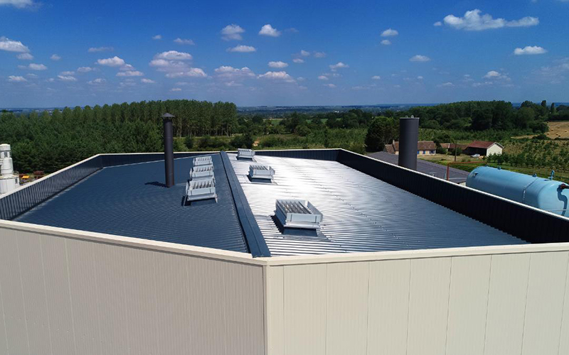 Panneau sandwich de toiture acoustique JI Vulcasteel Roof Alpha - Batiweb
