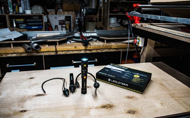 Lampe multifonction rechargeable Workers Friend : 4 solutions d'éclairage en un seul système - Batiweb