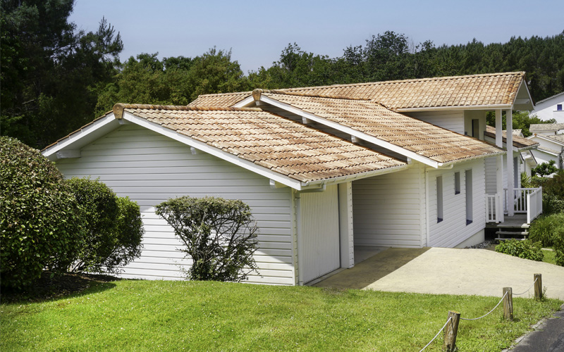 MONOLAP : un bardage PVC mono-paroi aspect bois - Batiweb