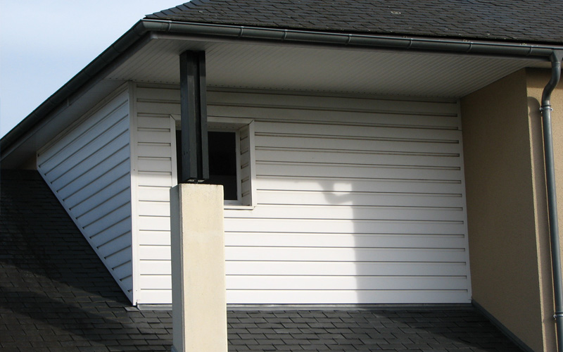 MONOLAP : un bardage PVC mono-paroi aspect bois - Batiweb