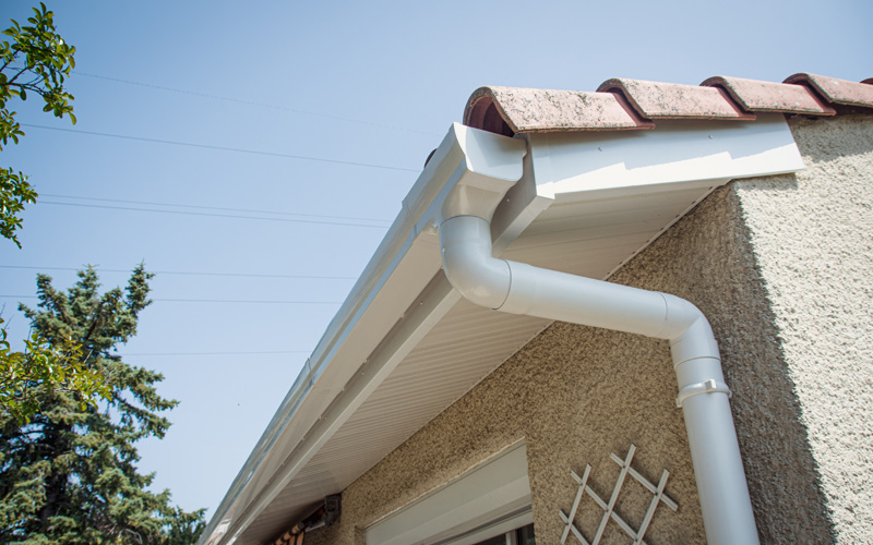RIVECEL et RIVECEL Premium : le système de planches de rive PVC à clouer - Batiweb