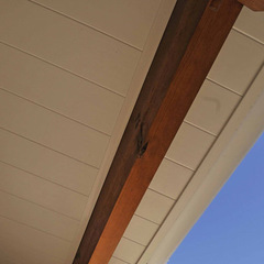 Nouvelles sous-faces de toiture Nicoll : le choix entre un design contemporain ou classique pour habiller votre débord de toit - Batiweb