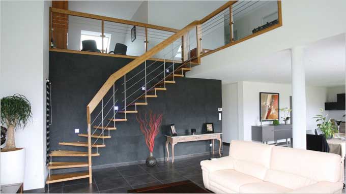 Les escaliers en bois apportent un cachet incomparable aux maisons classiques ou contemporaines. - Batiweb