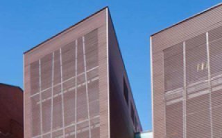 LA MAISON COMMUNE EMPLOI FORMATION DE RODEZ (12) S’HABILLE D’UN MANTEAU DE ZINCS PLEIN ET PERFORÉ