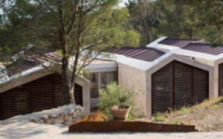 LES MENUISERIES TECHNAL HABILLENT UNE VILLA CACHÉE DANS LE PAYSAGE Batiweb LES MENUISERIES TECHNAL HABILLENT UNE VILLA CACHÉE DANS LE PAYSAGE Batiweb