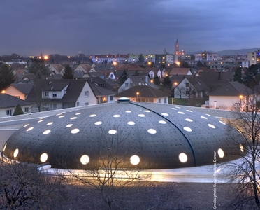 PISCINE « TOURNESOL UNE STRUCTURE À L’ALLURE FUTURISTE DONT HI-MACS® A REDÉFINI LES CONTOURS Batiweb PISCINE « TOURNESOL UNE STRUCTURE À L’ALLURE FUTURISTE DONT HI-MACS® A REDÉFINI LES CONTOURS Batiweb