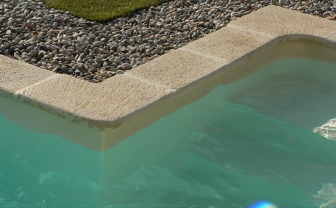Rouvière Collection propose des solutions sur mesure pour l'aménagement de la piscine et de ses abords - Batiweb