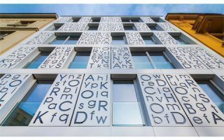 HI-MACS® illumine la poésie avec une façade rétroéclairée à Prague Batiweb HI-MACS® illumine la poésie avec une façade rétroéclairée à Prague Batiweb