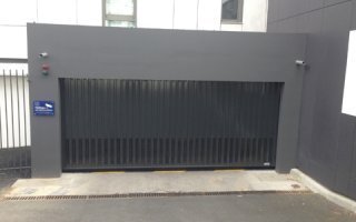 Présentation de la porte de garage basculante S424 - Batiweb