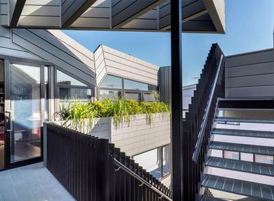 La façade zinc en profil à emboîtement : un système structuré et élégant Batiweb La façade zinc en profil à emboîtement : un système structuré et élégant Batiweb