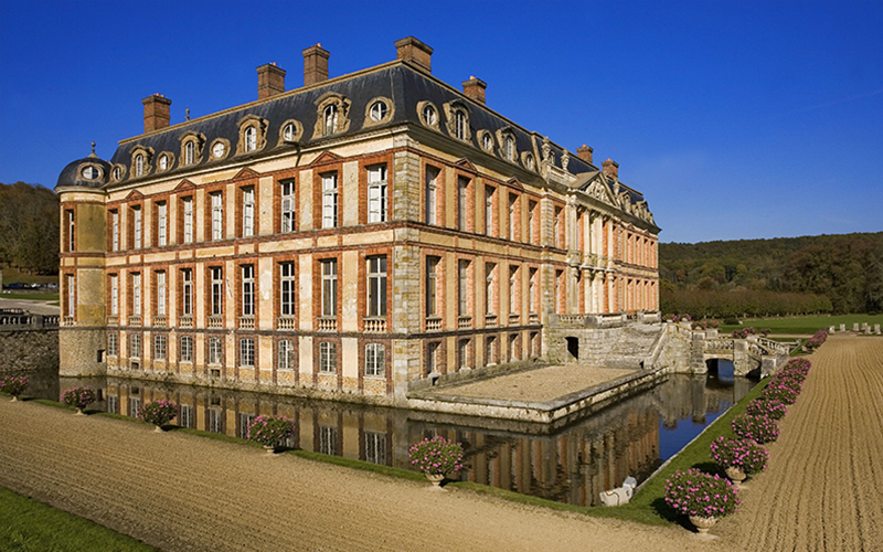 Le Château Dampierre, dans les Yvelines (78), retrouve son lustre d’antan grâce au savoir-faire de Saint-Astier® - Batiweb