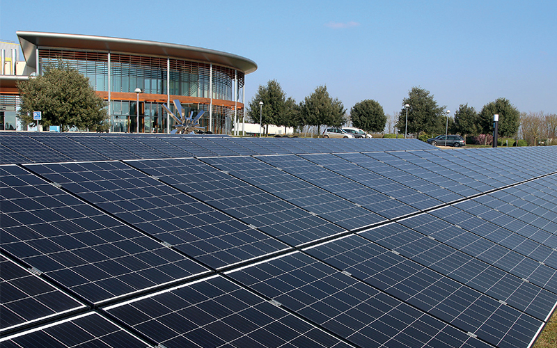 POUJOULAT franchit une nouvelle étape dans sa transition énergétique avec l'installation d'une centrale solaire photovoltaïque en autoconsommation sur son site de Niort (79) - Batiweb