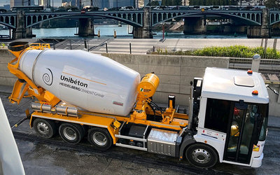 Des camions-toupies Unibéton toujours plus sûrs et...