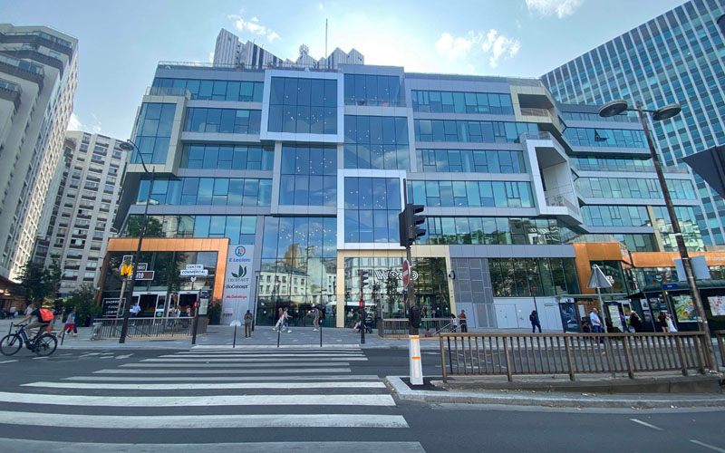 La façade composite de la Gaîté Montparnasse : un véritable théâtre urbain - Batiweb