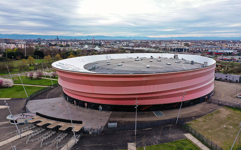 Rénovation du Zénith Strasbourg Europe : mariage des membranes d'étanchéité RUBBERGARD™ EPDM et ULTRAPLY™ TPO d’ELEVATE™ pour son toit elliptique - Batiweb