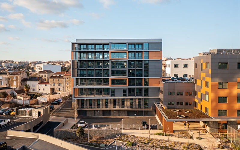 Audace et contraste de l’aluminium composite pour la façade du site d’IMA à Niort - Batiweb