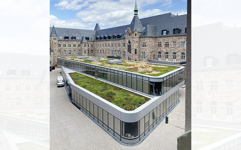 SOPREMA Entreprises réalise l’étanchéité et la végétalisation des toits terrasses du nouveau bâtiment au cœur de l’Hôtel des Postes de Strasbourg - Batiweb