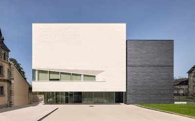 Le bardage en ardoise CUPACLAD transforme ce musée...