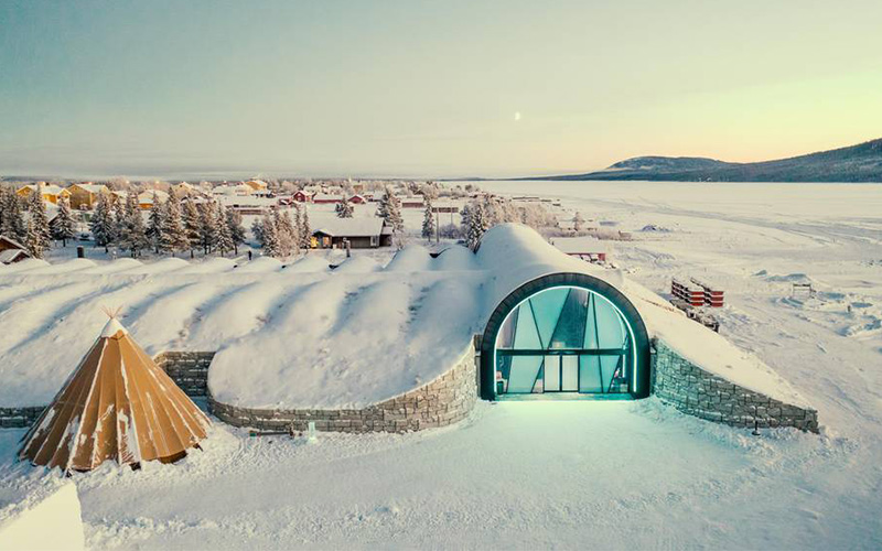 L'emblématique Icehotel en Suède rénove sa toiture ondulée avec RUBBERGARD™ EPDM - Batiweb