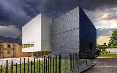 Le noir, une empreinte architecturale puissante