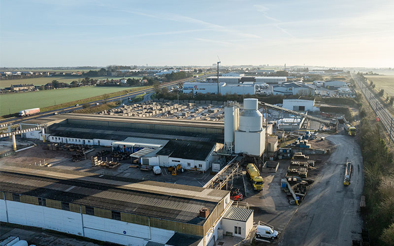 KP1 accélère ses investissements dans le béton bas carbone : focus sur l’usine de Rots (Calvados) - Batiweb