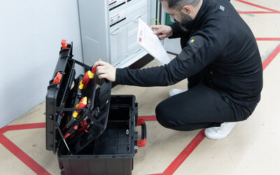 Aussi mobile que pratique, le Trolley d’outils...
