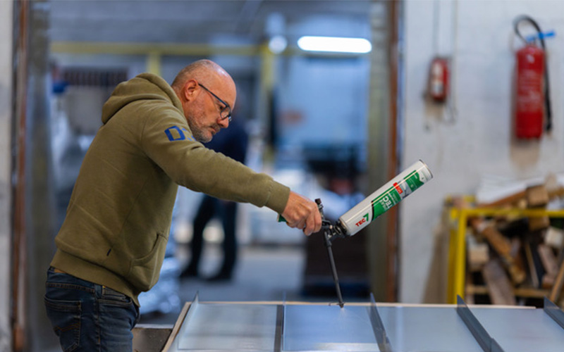 « SprayTec, une solution efficace pour nos collages techniques en série » - Batiweb
