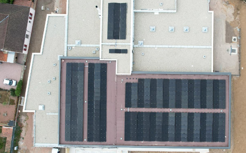 SOPREMA équipe Charlieu-Belmont Communauté en photovoltaïque - Batiweb