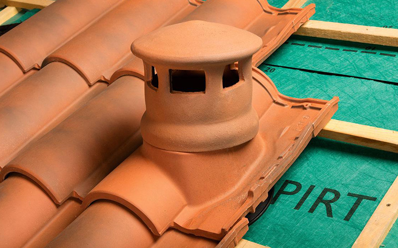 Aguila : système de sortie de toit pour tuiles terre cuite - Batiweb