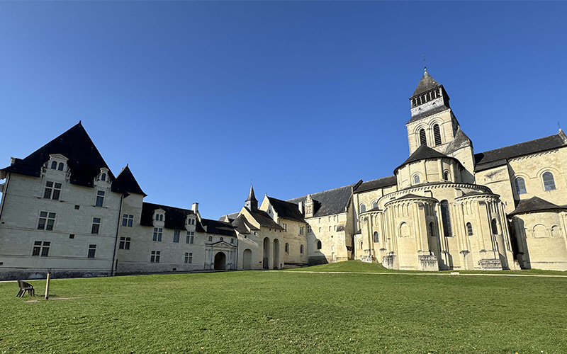 Abbaye de Fontevraud : restauration à la chaux Saint-Astier® - Batiweb