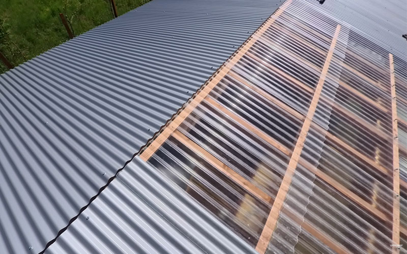 Gregsway construit sa cabane hors réseau avec Joris Ide - Batiweb