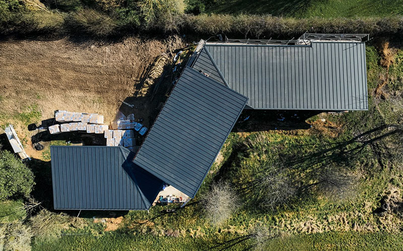 Maison Midori : une toiture acier performante pour une construction en Normandie - Batiweb