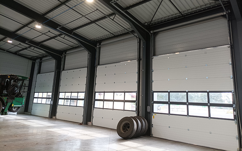 Trois solutions SANS RESSORTS pour les portes sectionnelles industrielles - Batiweb
